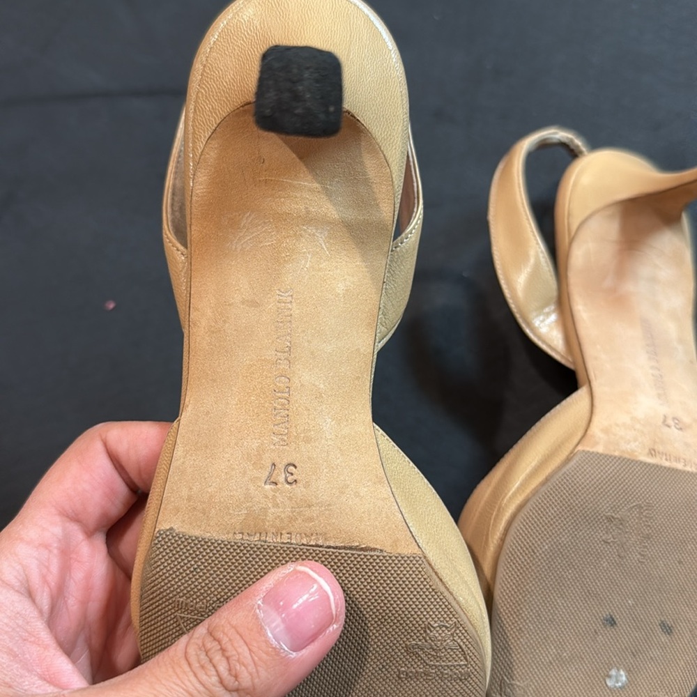 Manolo Blahnik Nude Pointed Slingback Heels - Picture 3 of 3
